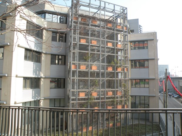  immeuble récent, rue de la Croix Jarry
